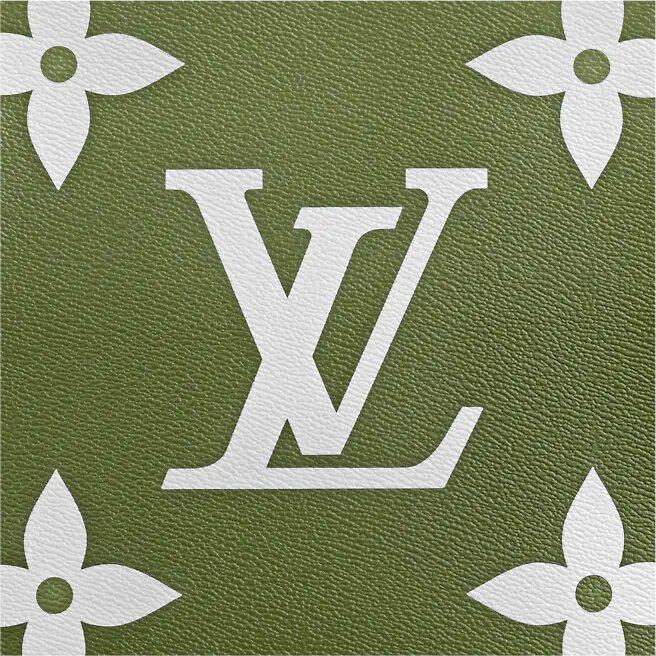 LV Toiletry Pouch 26 Khaki